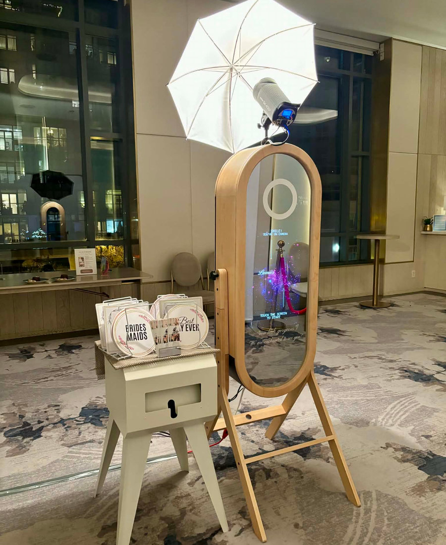 Luxury mirror photobooth with wooden frame